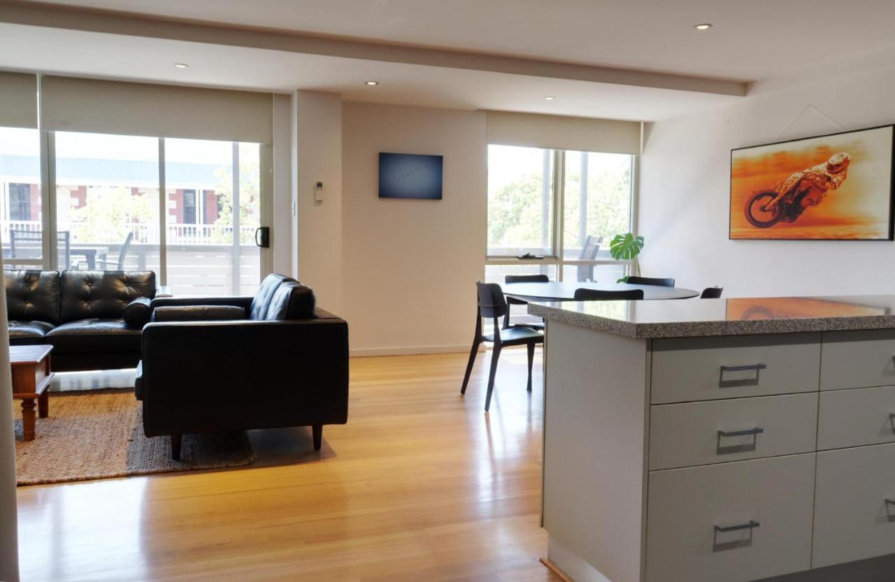 Appartement Fiveways Balcony, King Bed, Chef'S Kitchen à Fremantle Extérieur photo